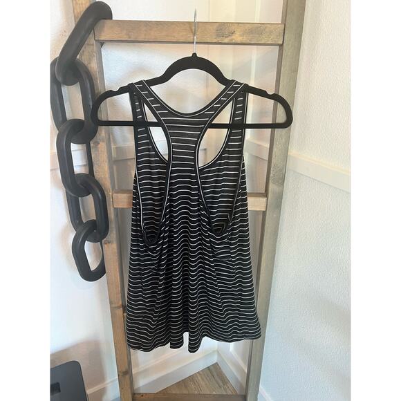 Old Navy Active Tank - Picture 3 of 3